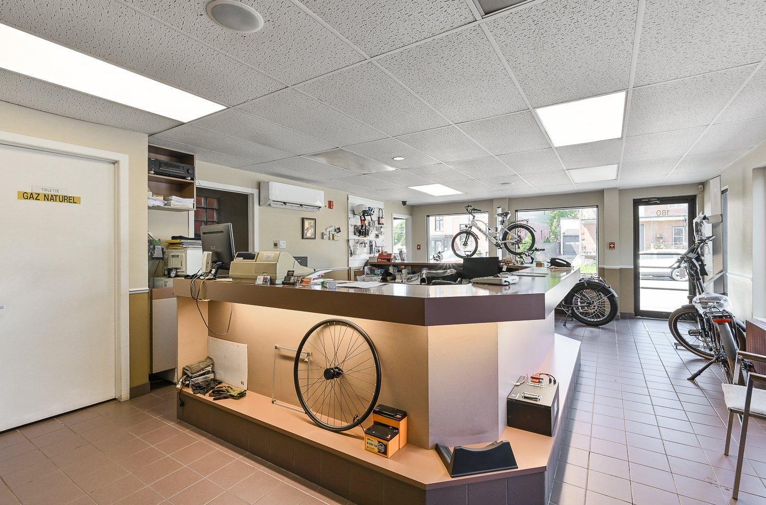 









180

 - 184


Rue St-Louis

,
Longueuil (Le Vieux-Longueuil),




QC
J4R2L5

