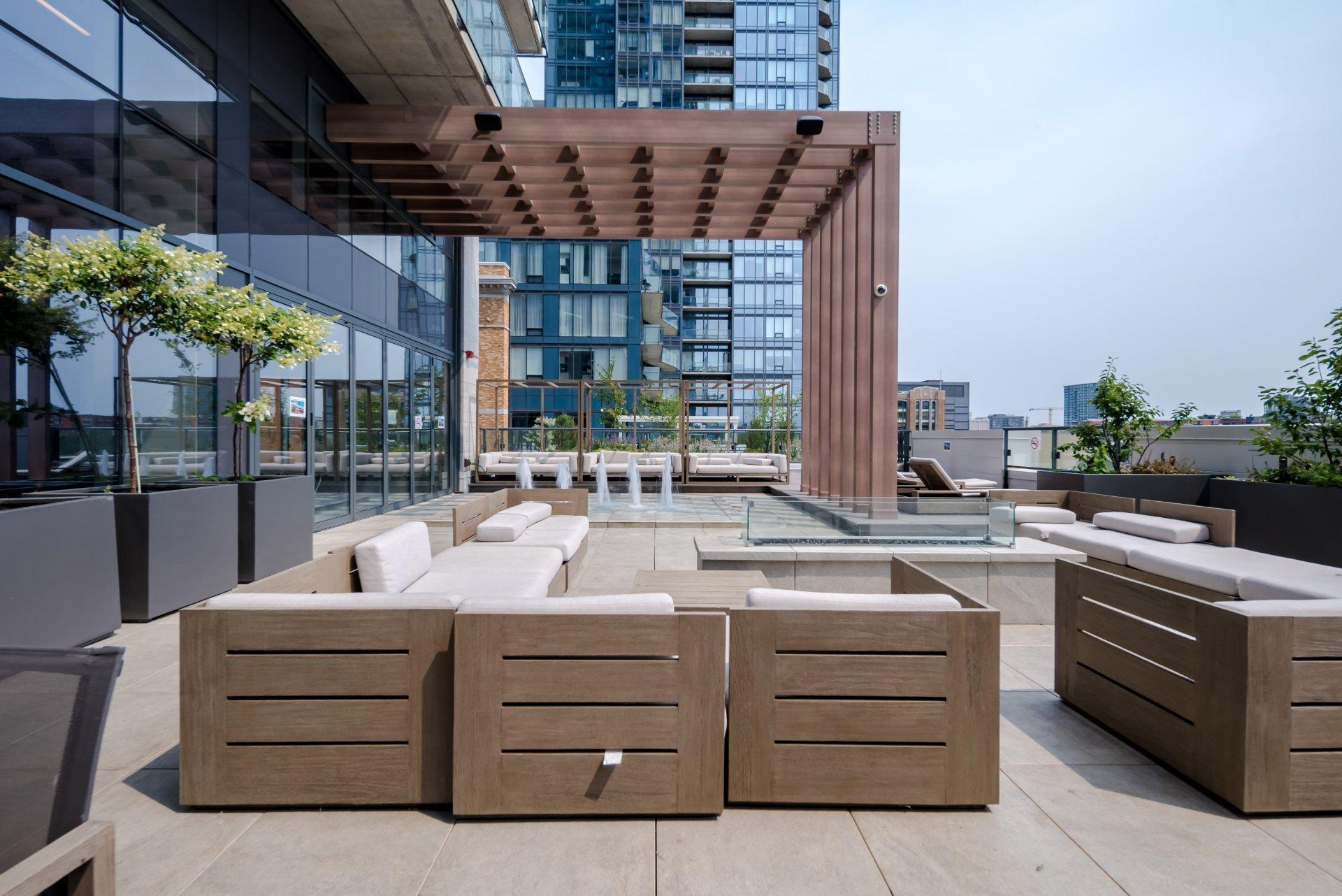 









1288


Rue St-Antoine O.

, TH9,
Montréal (Ville-Marie),




QC
H3C0X6

