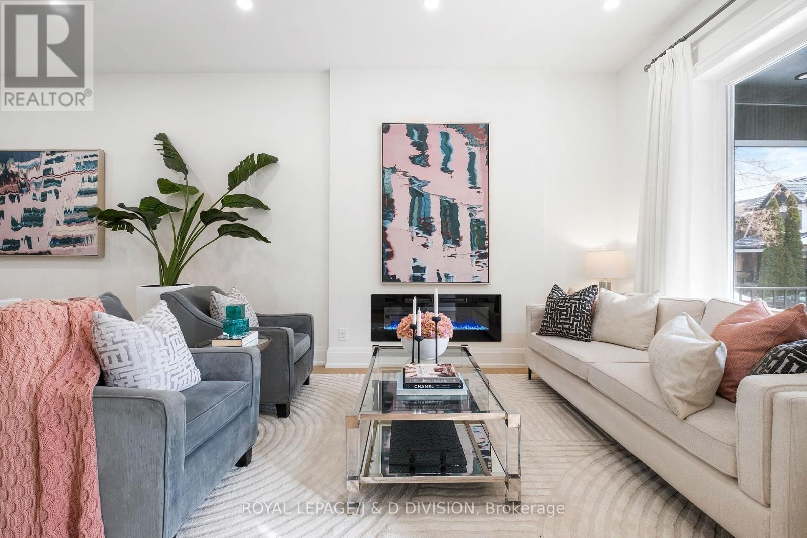 












28 MELVILLE AVENUE

,
Toronto,




Ontario
M6G1Y2

