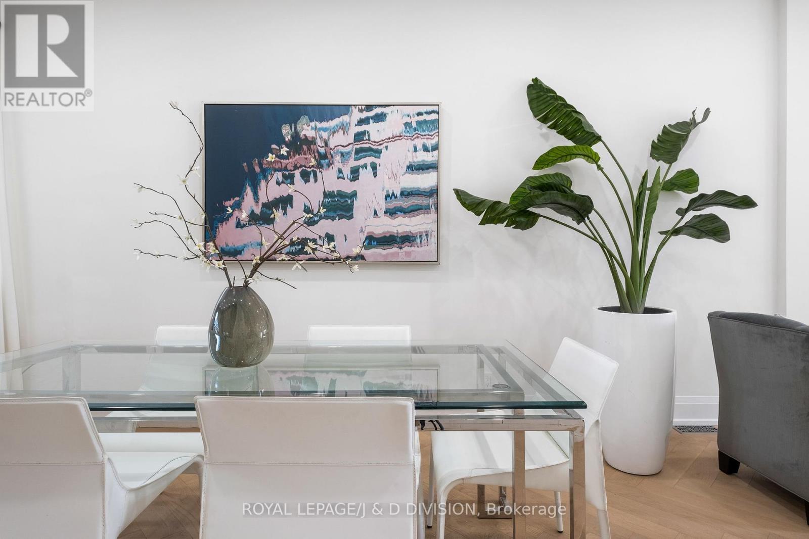 












28 MELVILLE AVENUE

,
Toronto,




Ontario
M6G1Y2

