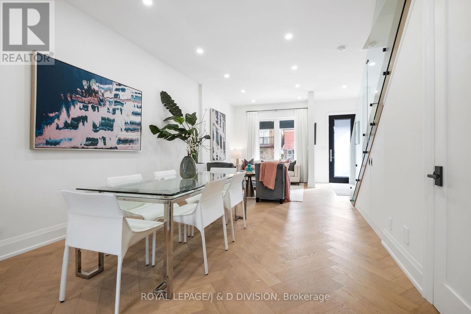 












28 MELVILLE AVENUE

,
Toronto,




Ontario
M6G1Y2


