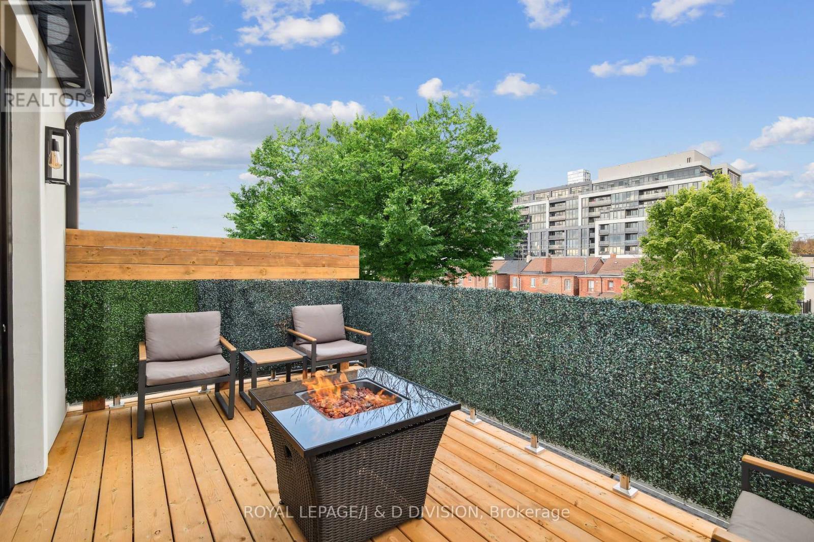 












28 MELVILLE AVENUE

,
Toronto,




Ontario
M6G1Y2

