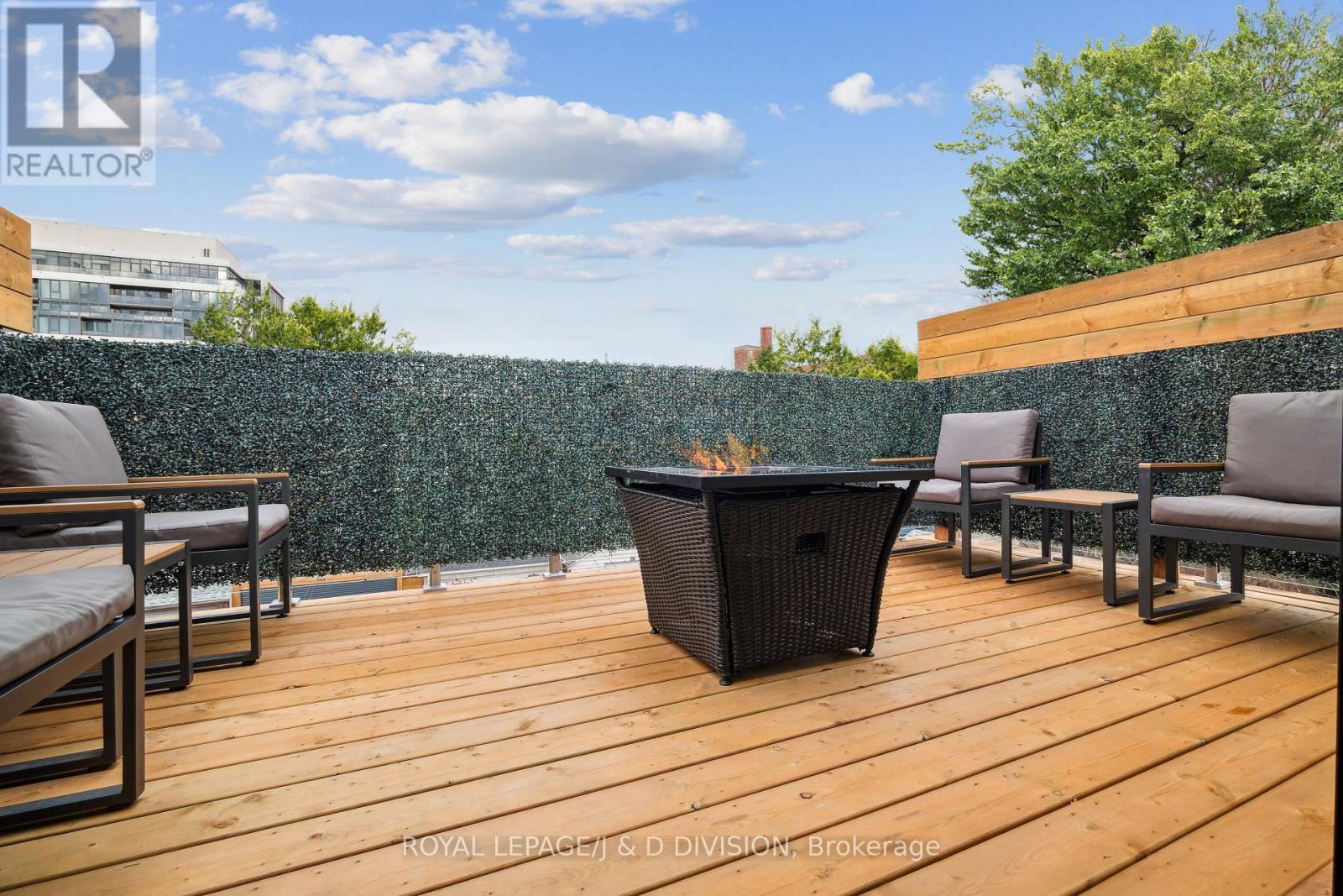 












28 MELVILLE AVENUE

,
Toronto,




Ontario
M6G1Y2

