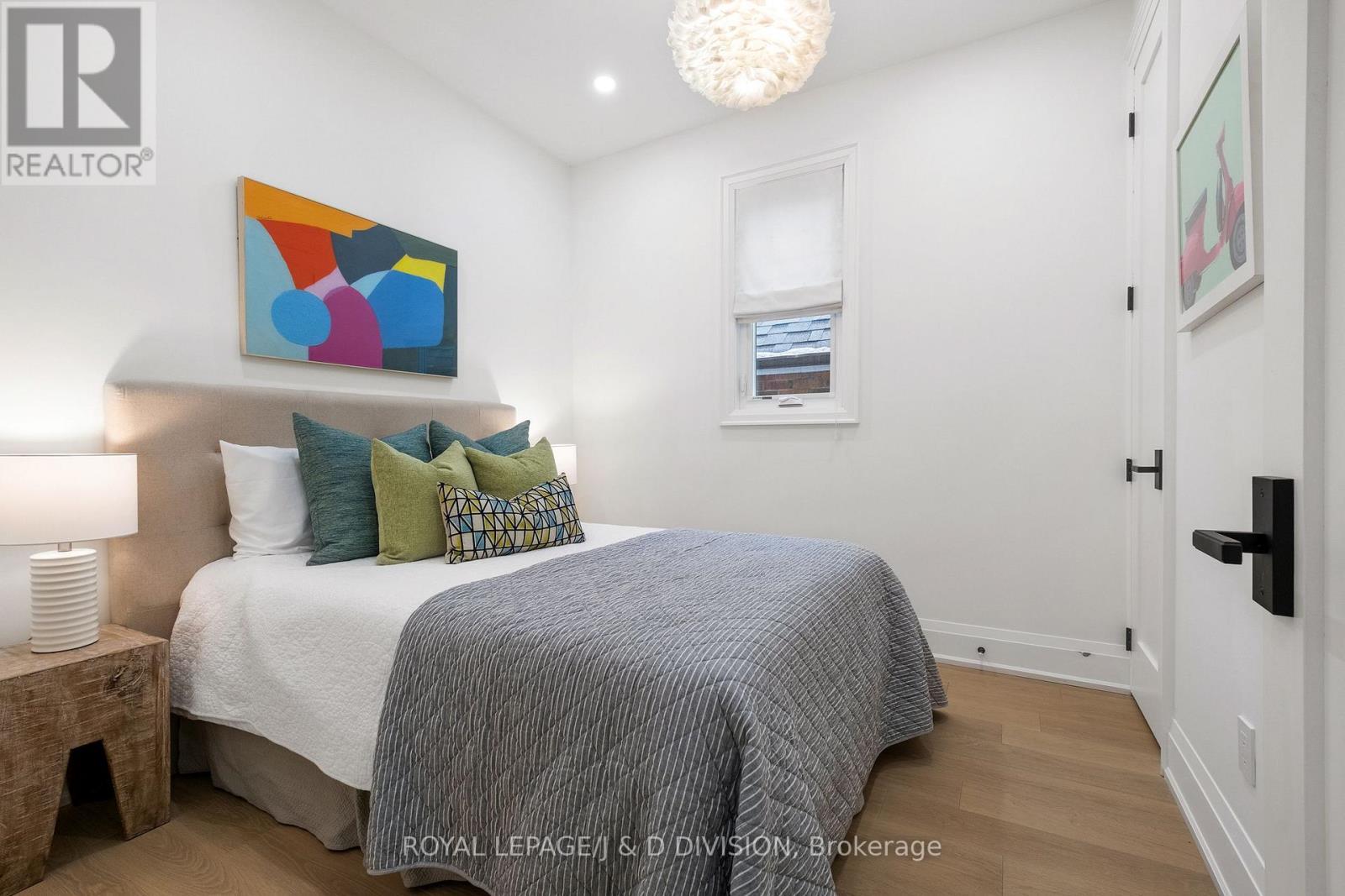












28 MELVILLE AVENUE

,
Toronto,




Ontario
M6G1Y2

