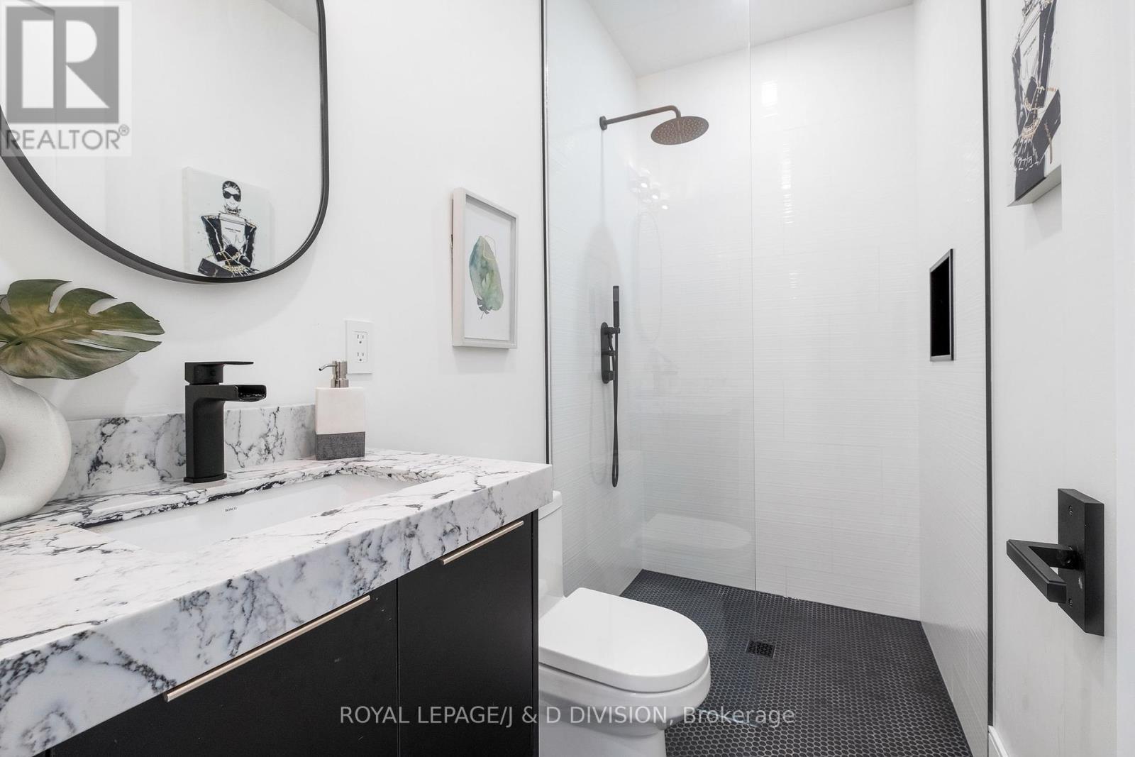 












28 MELVILLE AVENUE

,
Toronto,




Ontario
M6G1Y2

