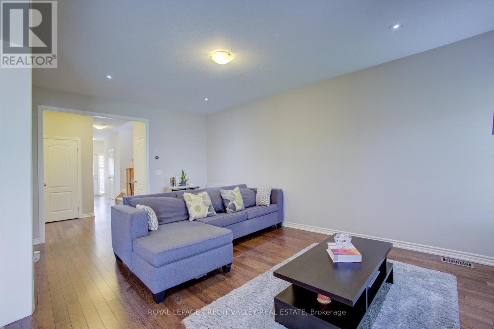 












37 VINCENT STREET

,
Centre Wellington,




Ontario
N1M0E4

