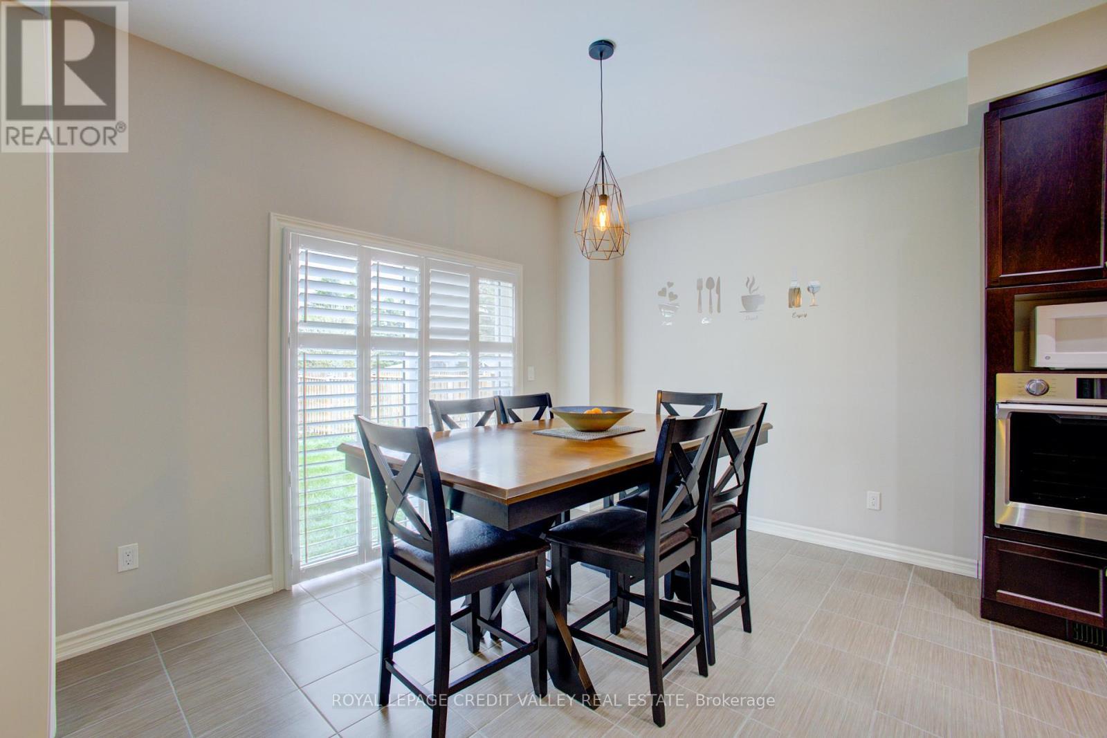 












37 VINCENT STREET

,
Centre Wellington,




Ontario
N1M0E4

