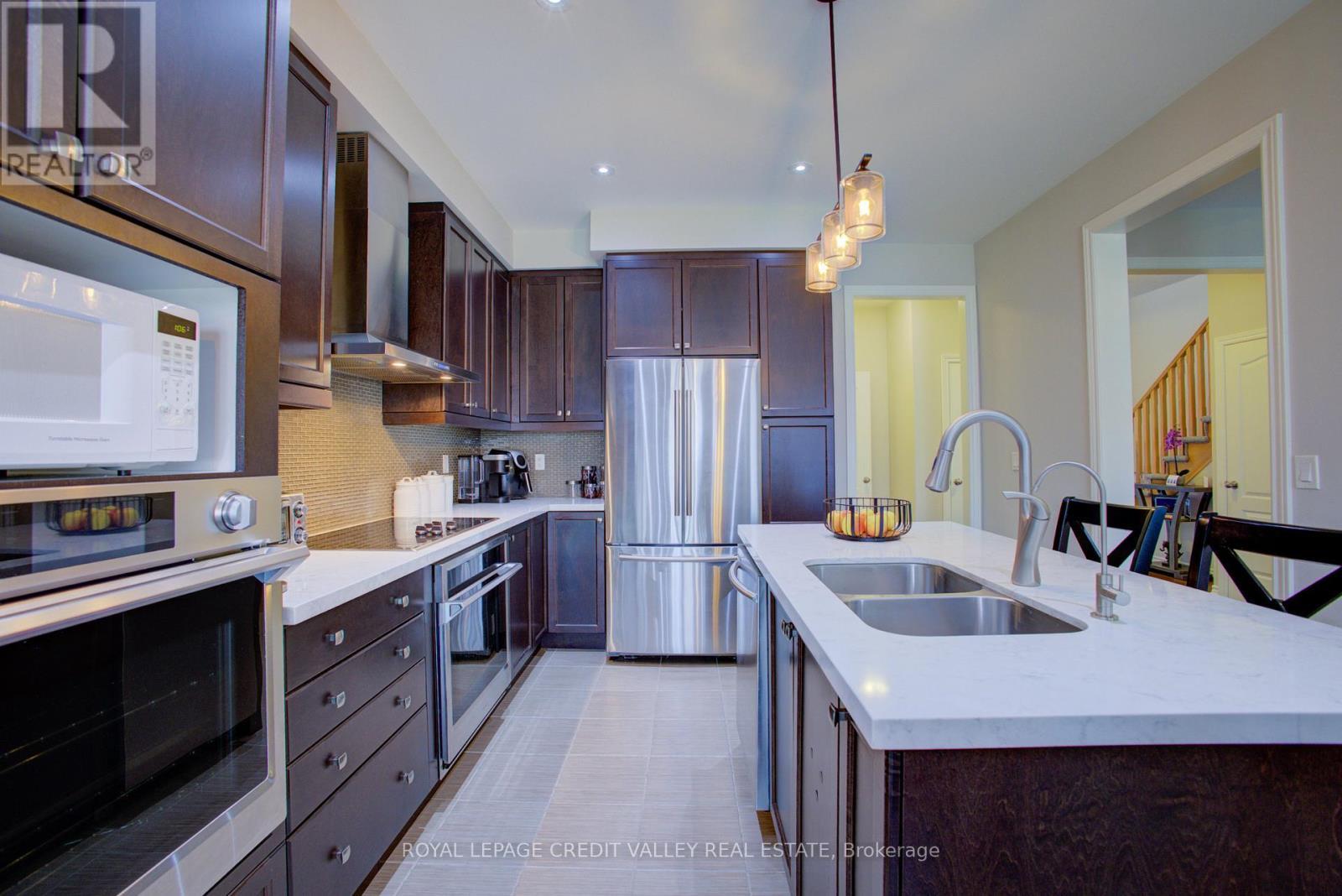 












37 VINCENT STREET

,
Centre Wellington,




Ontario
N1M0E4

