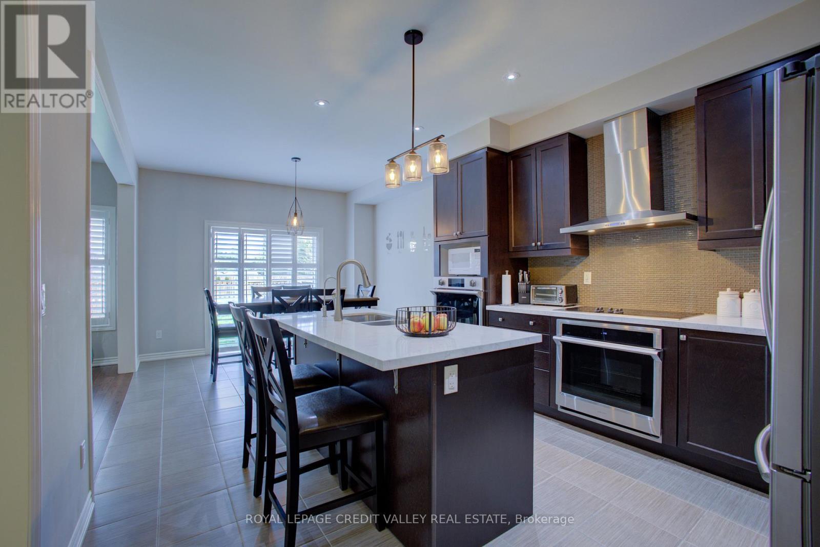 












37 VINCENT STREET

,
Centre Wellington,




Ontario
N1M0E4

