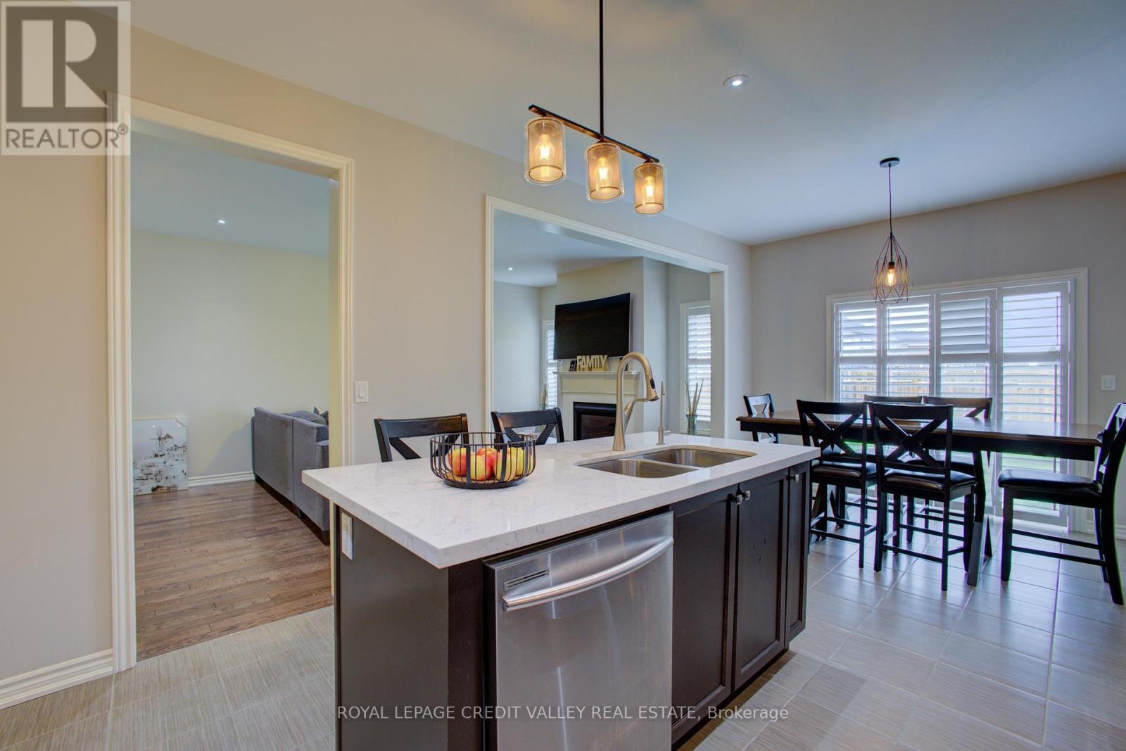 












37 VINCENT STREET

,
Centre Wellington,




Ontario
N1M0E4

