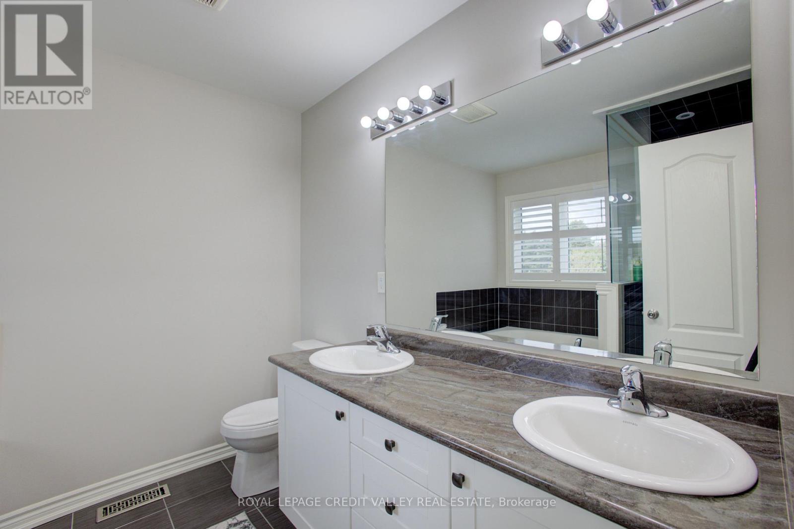 












37 VINCENT STREET

,
Centre Wellington,




Ontario
N1M0E4

