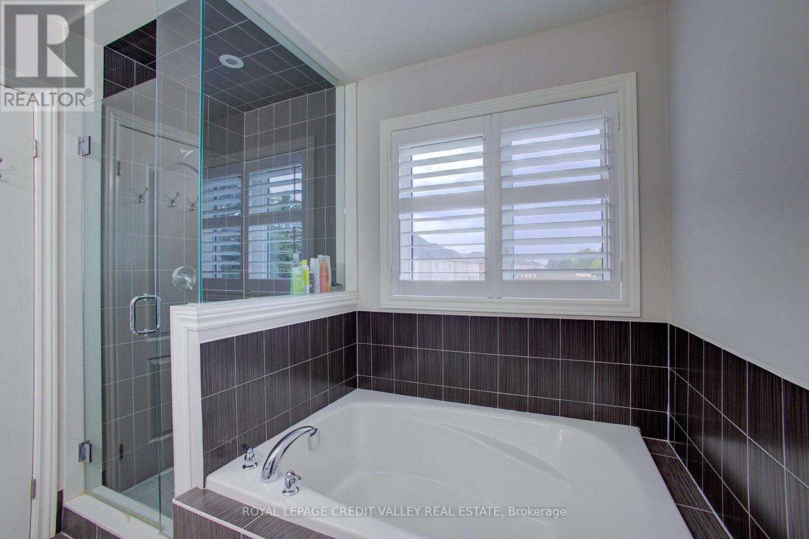 












37 VINCENT STREET

,
Centre Wellington,




Ontario
N1M0E4

