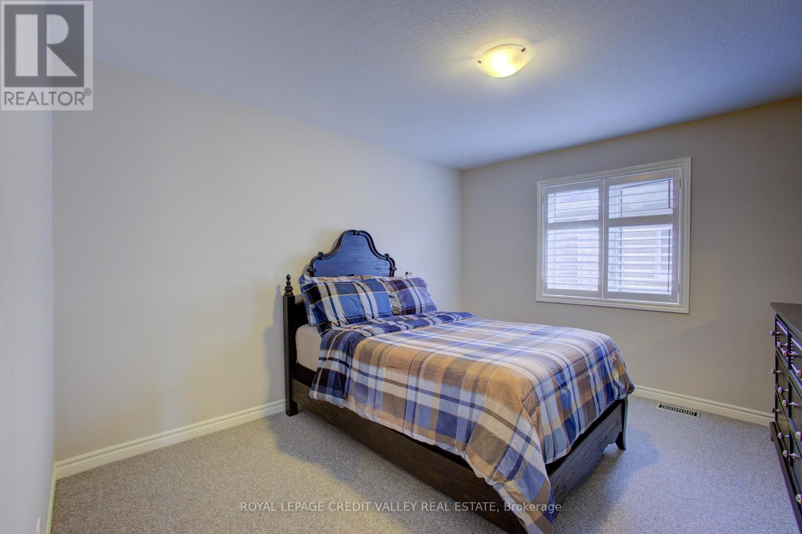 












37 VINCENT STREET

,
Centre Wellington,




Ontario
N1M0E4

