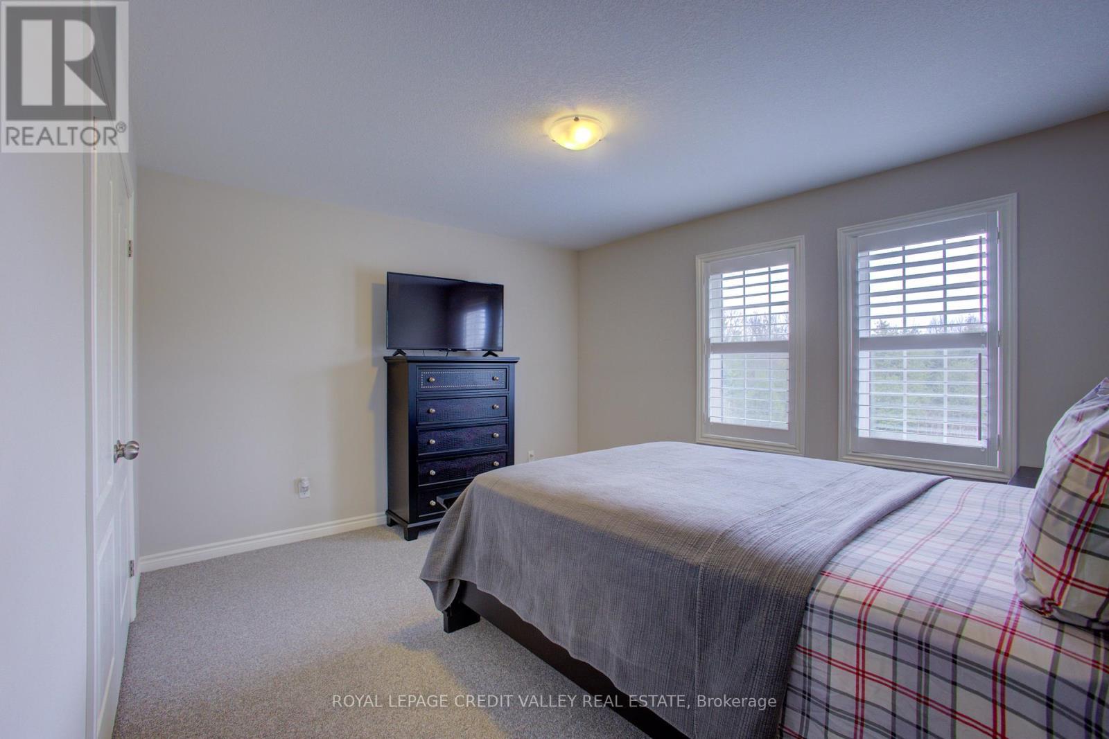 












37 VINCENT STREET

,
Centre Wellington,




Ontario
N1M0E4

