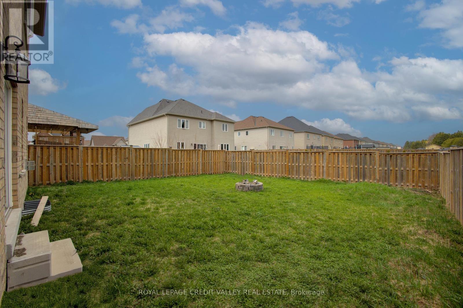












37 VINCENT STREET

,
Centre Wellington,




Ontario
N1M0E4

