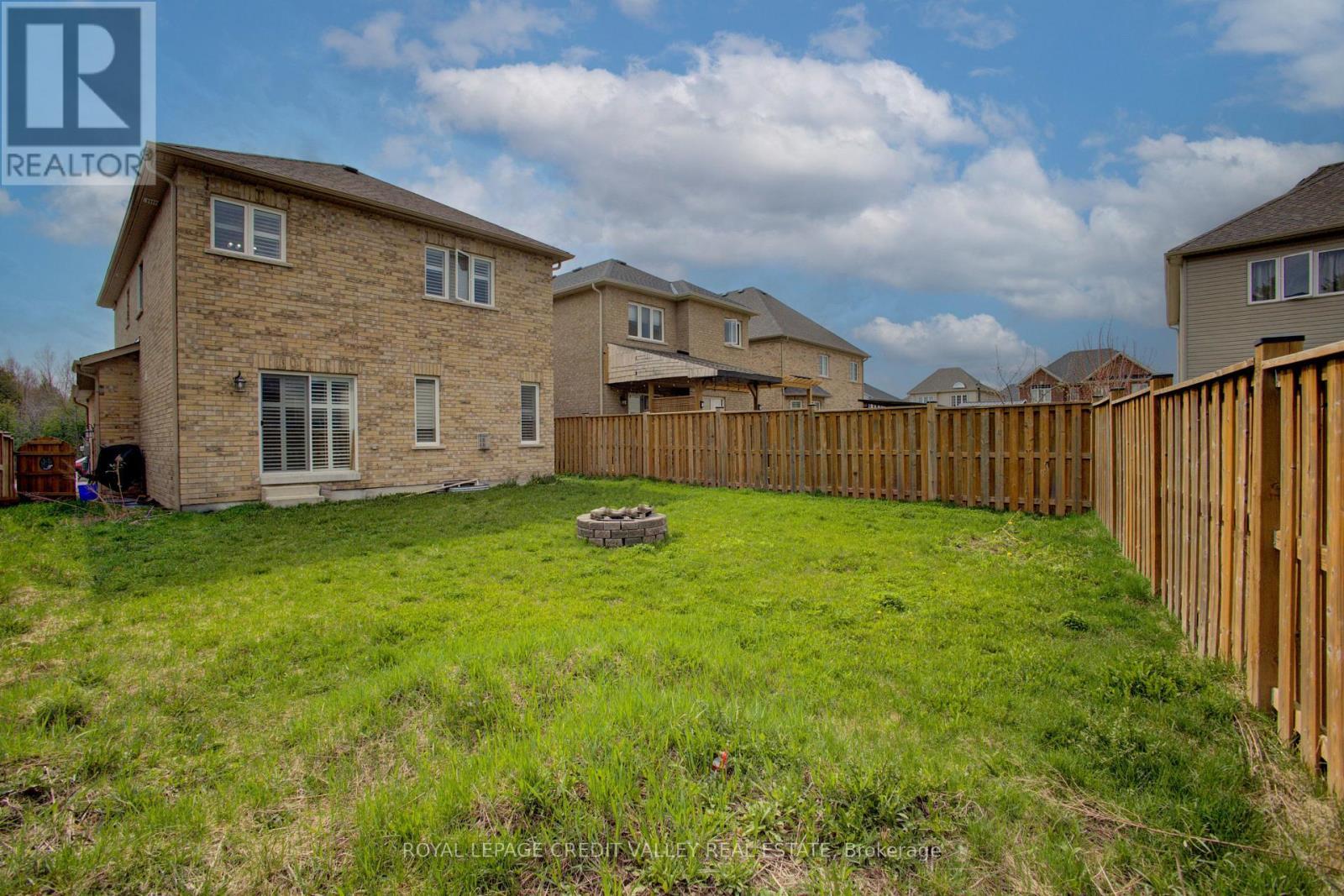 












37 VINCENT STREET

,
Centre Wellington,




Ontario
N1M0E4

