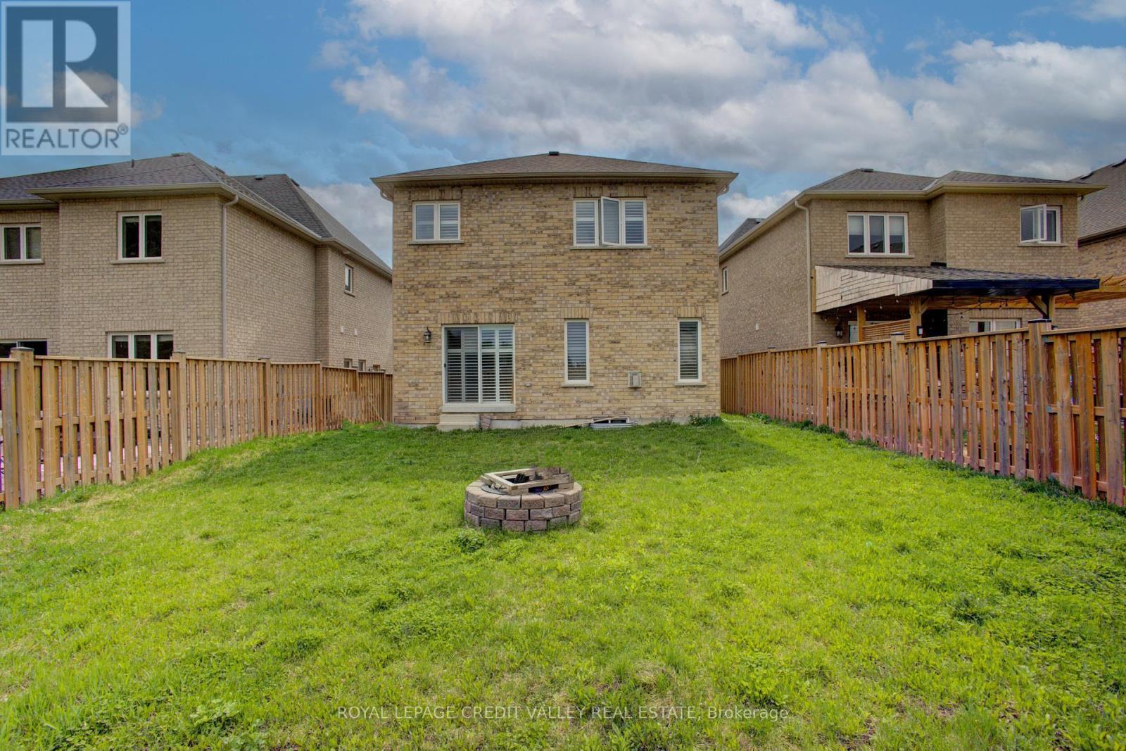 












37 VINCENT STREET

,
Centre Wellington,




Ontario
N1M0E4

