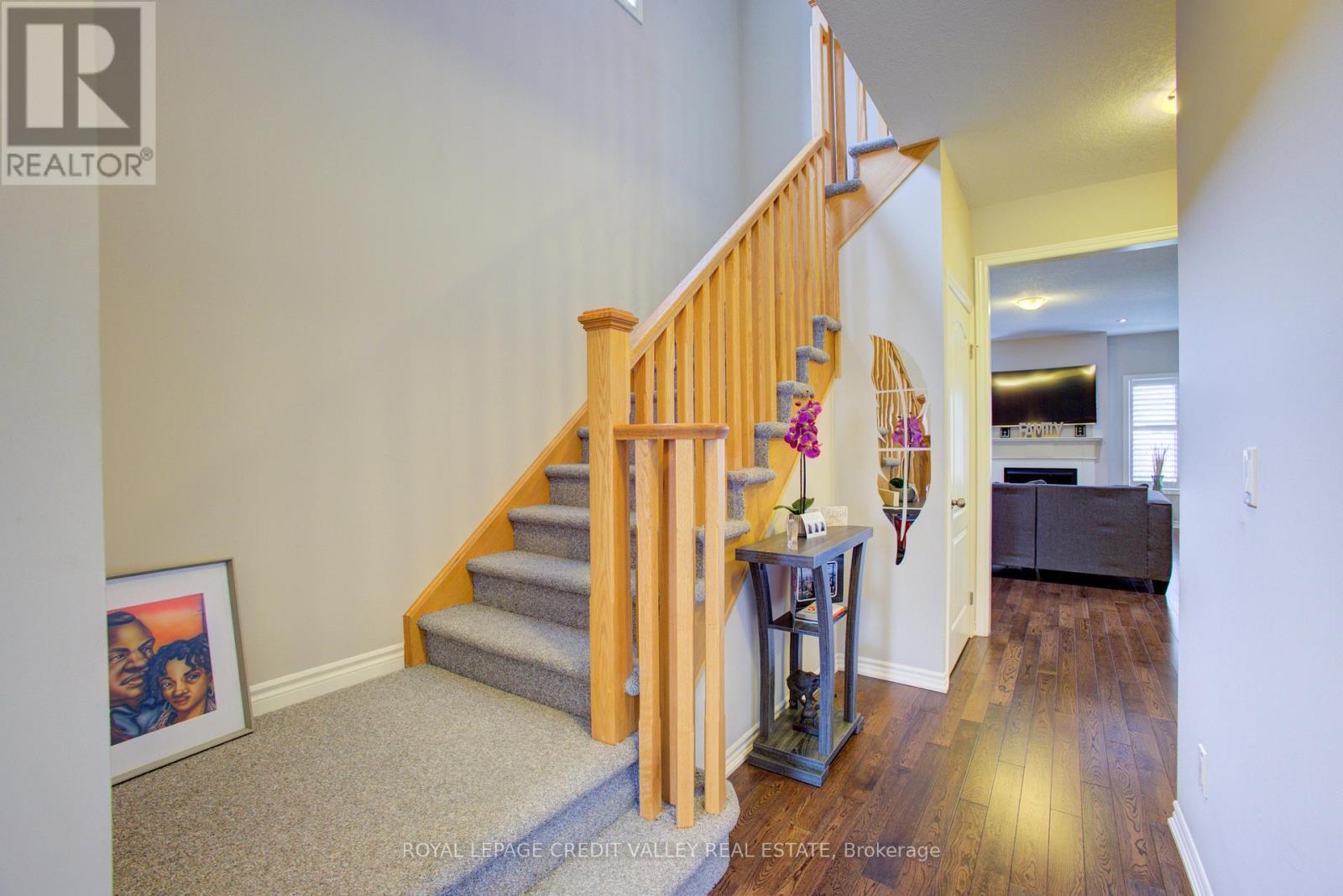 












37 VINCENT STREET

,
Centre Wellington,




Ontario
N1M0E4

