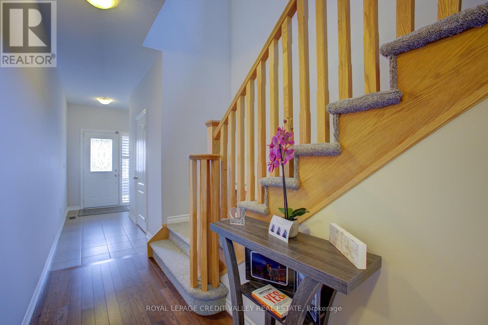 












37 VINCENT STREET

,
Centre Wellington,




Ontario
N1M0E4

