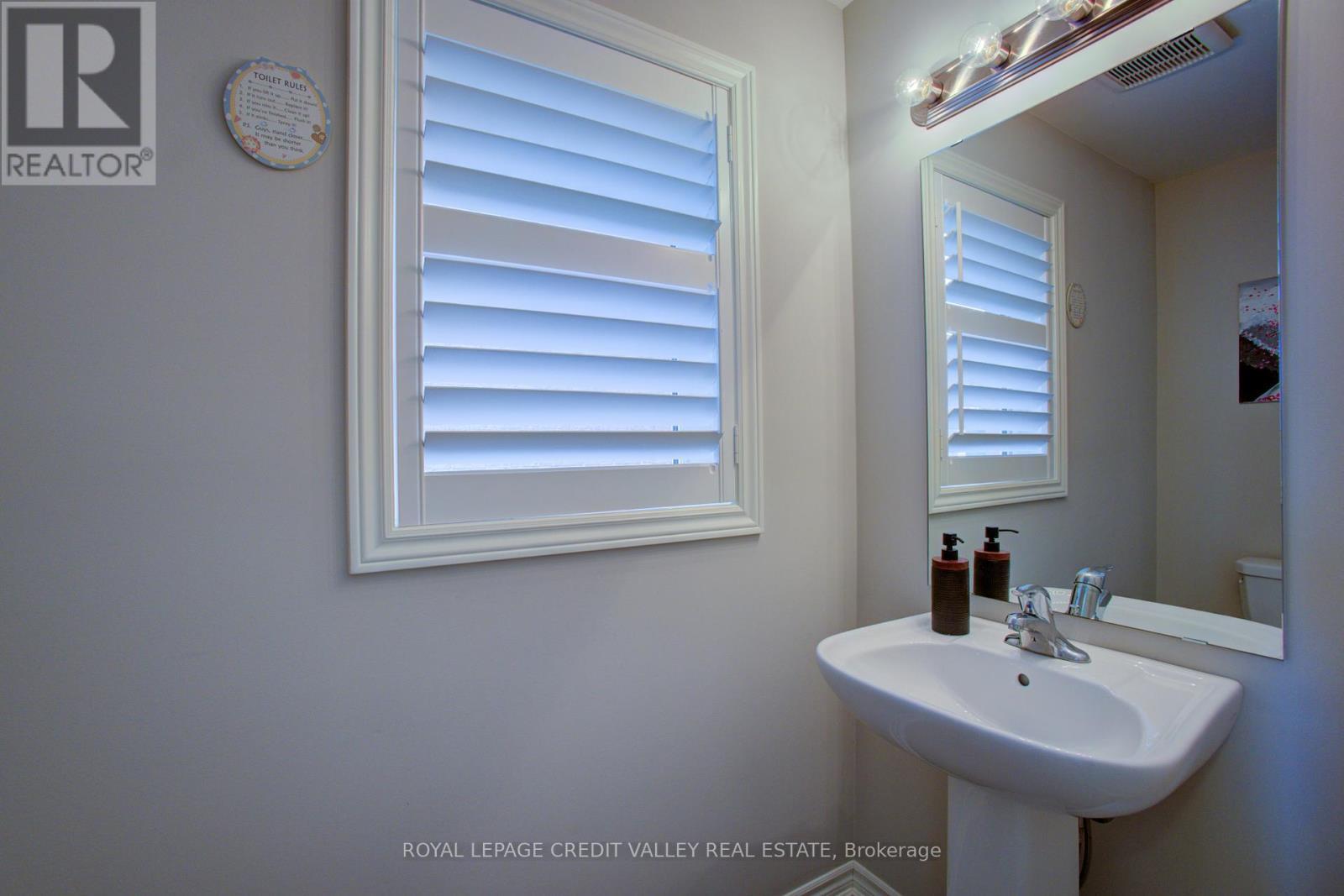 












37 VINCENT STREET

,
Centre Wellington,




Ontario
N1M0E4

