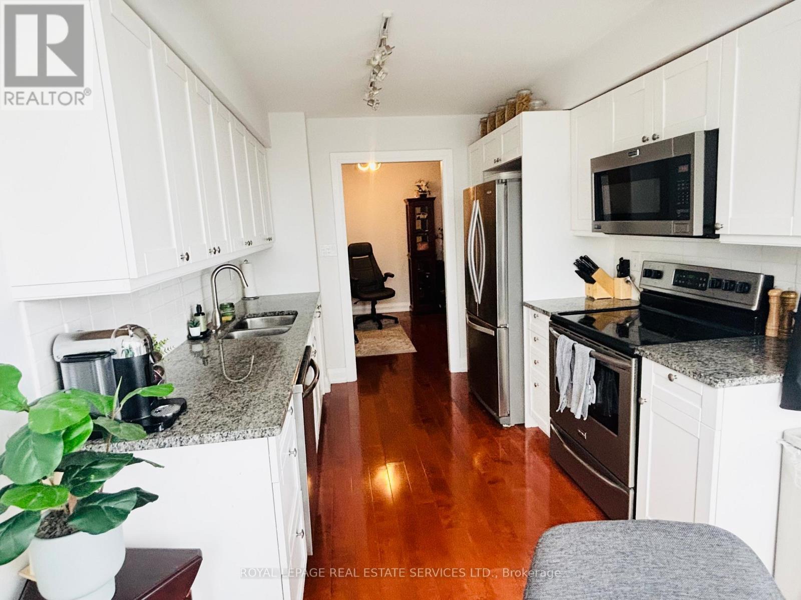 












909 - 1 ABERFOYLE CRESCENT

,
Toronto,




Ontario
M8X2X8

