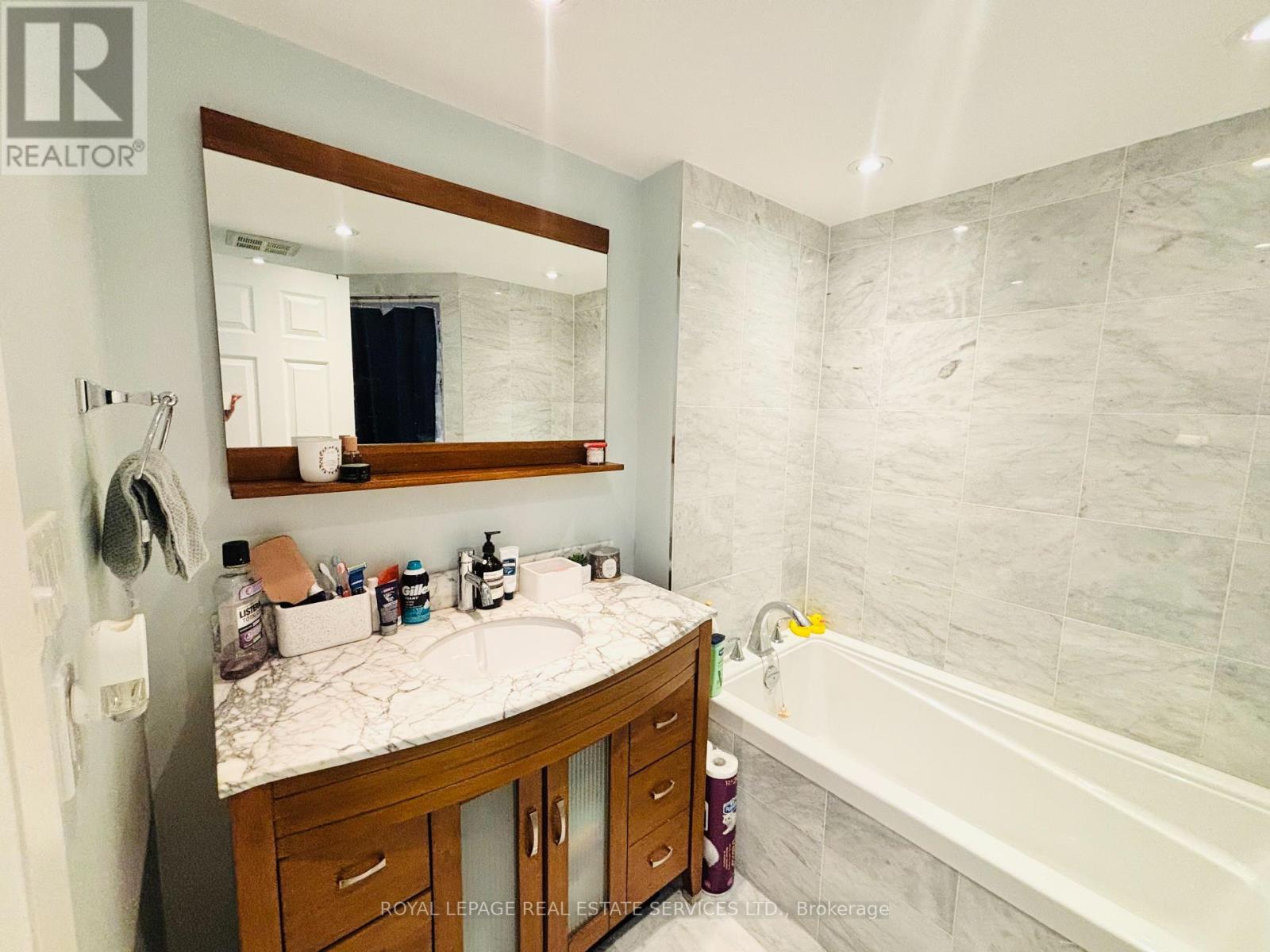 












909 - 1 ABERFOYLE CRESCENT

,
Toronto,




Ontario
M8X2X8

