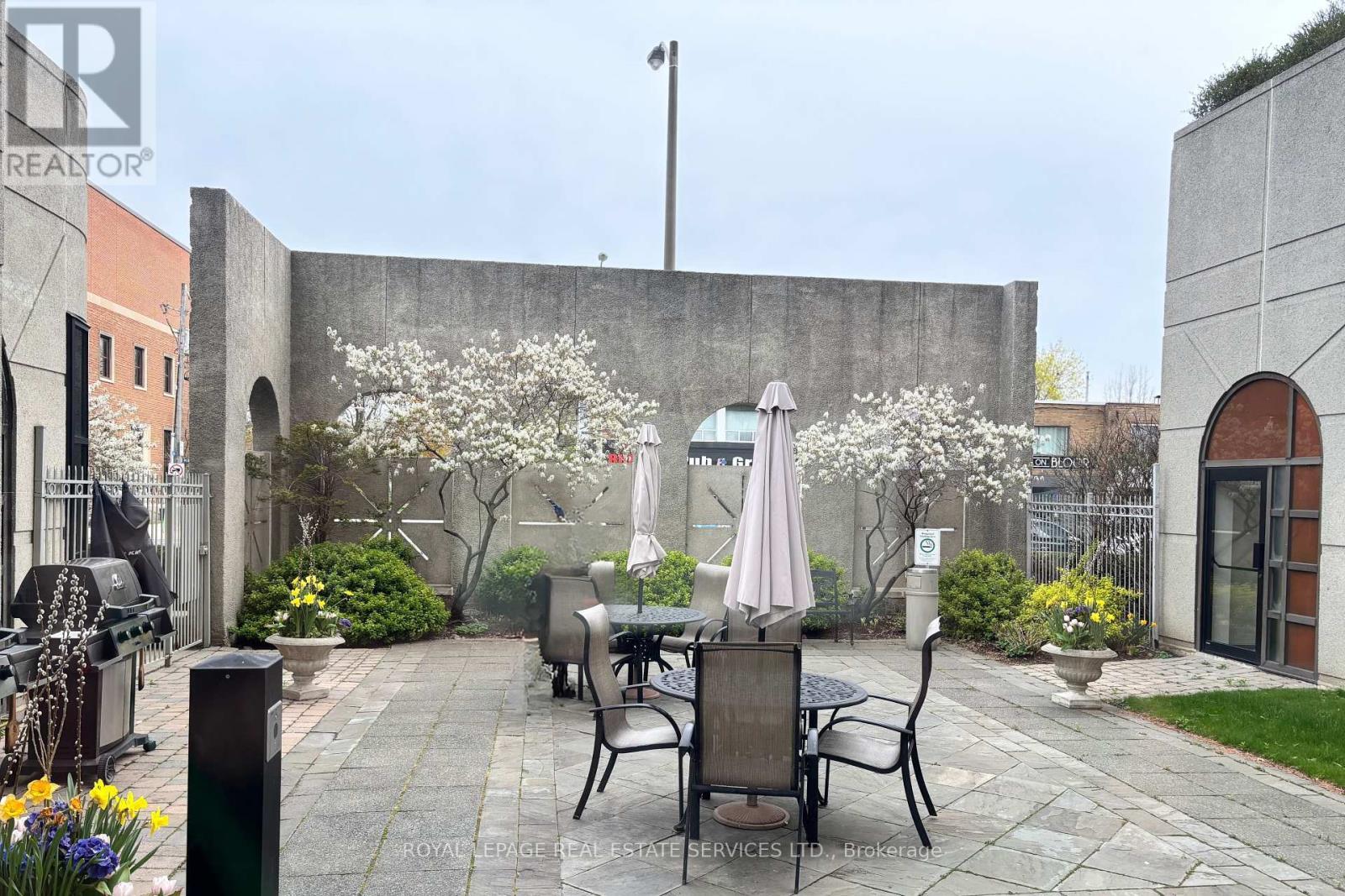 












909 - 1 ABERFOYLE CRESCENT

,
Toronto,




Ontario
M8X2X8

