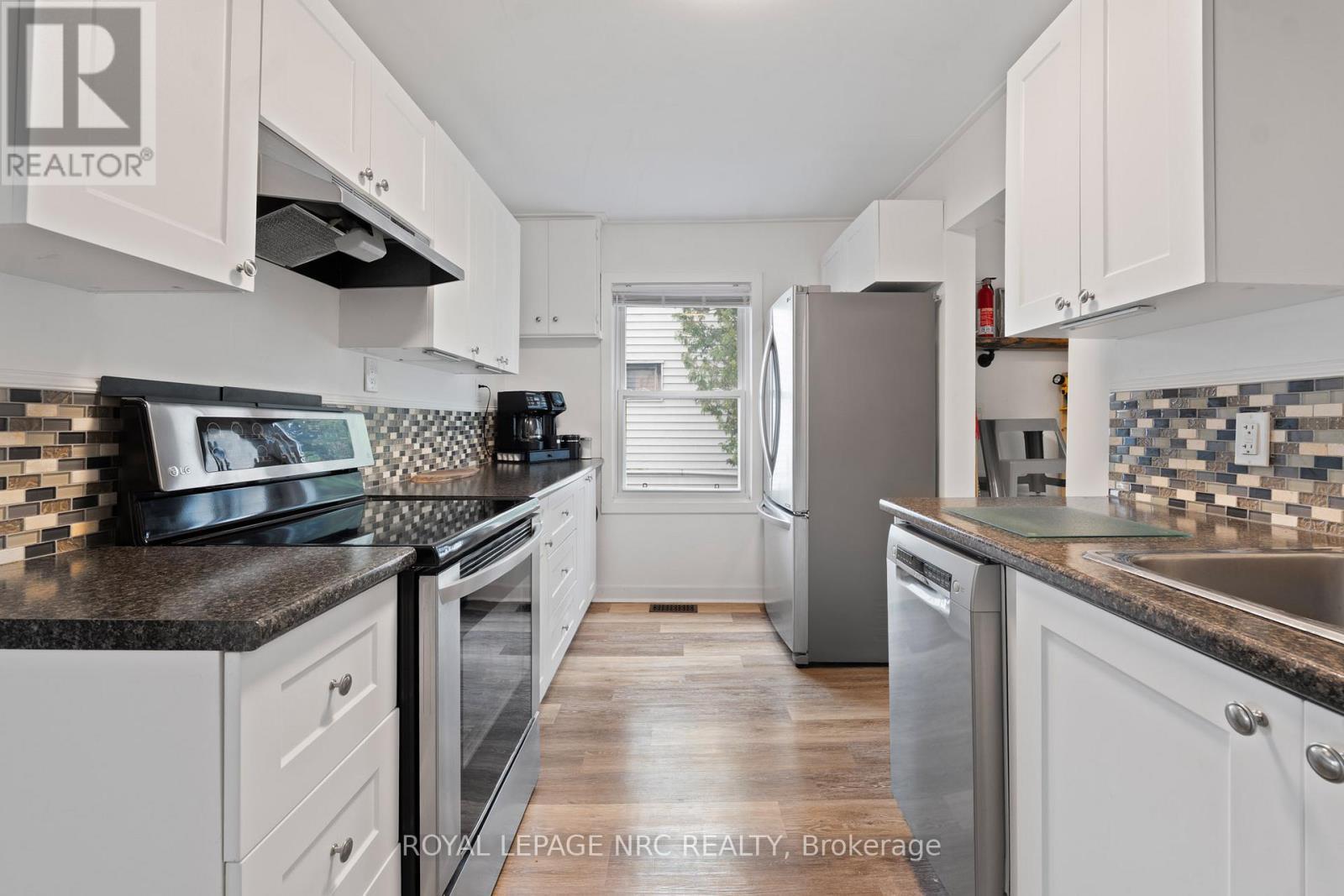 












7 LANCASTER AVENUE

,
St. Catharines (E. Chester),




Ontario
L2R2R5

