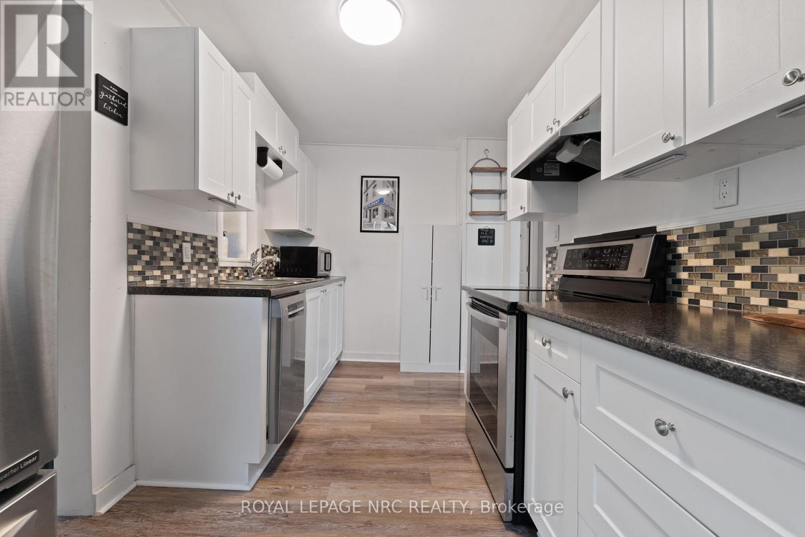 












7 LANCASTER AVENUE

,
St. Catharines (E. Chester),




Ontario
L2R2R5

