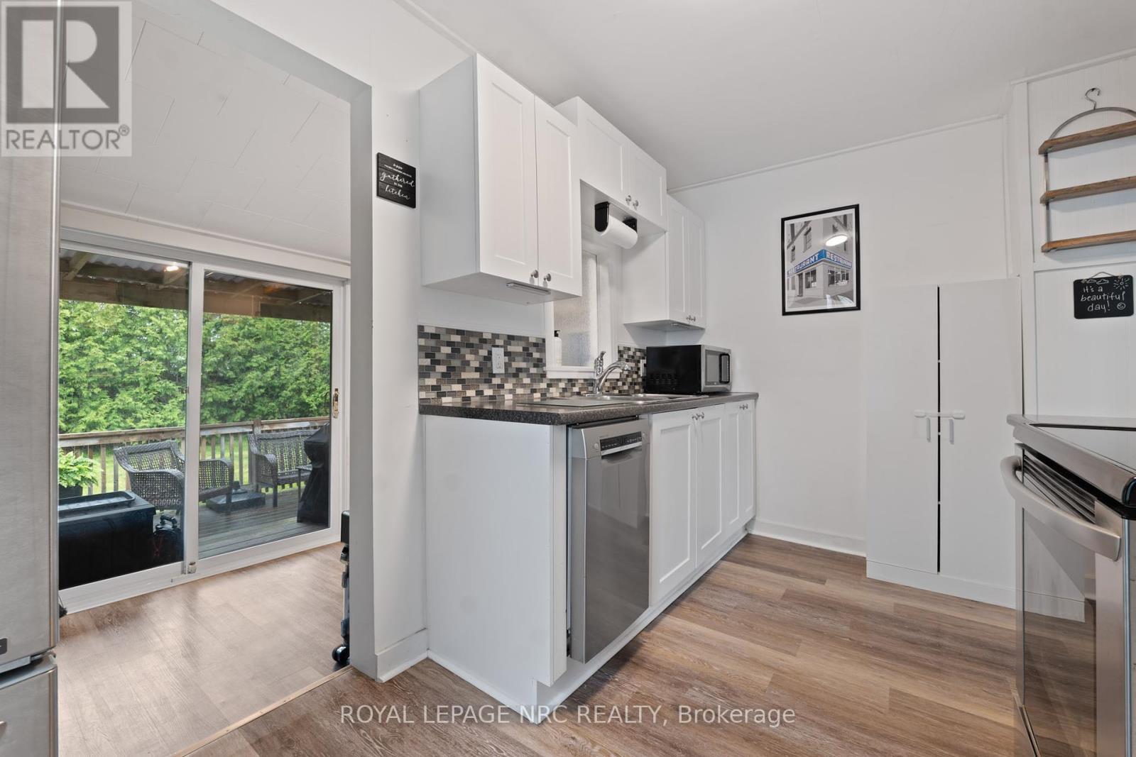 












7 LANCASTER AVENUE

,
St. Catharines (E. Chester),




Ontario
L2R2R5

