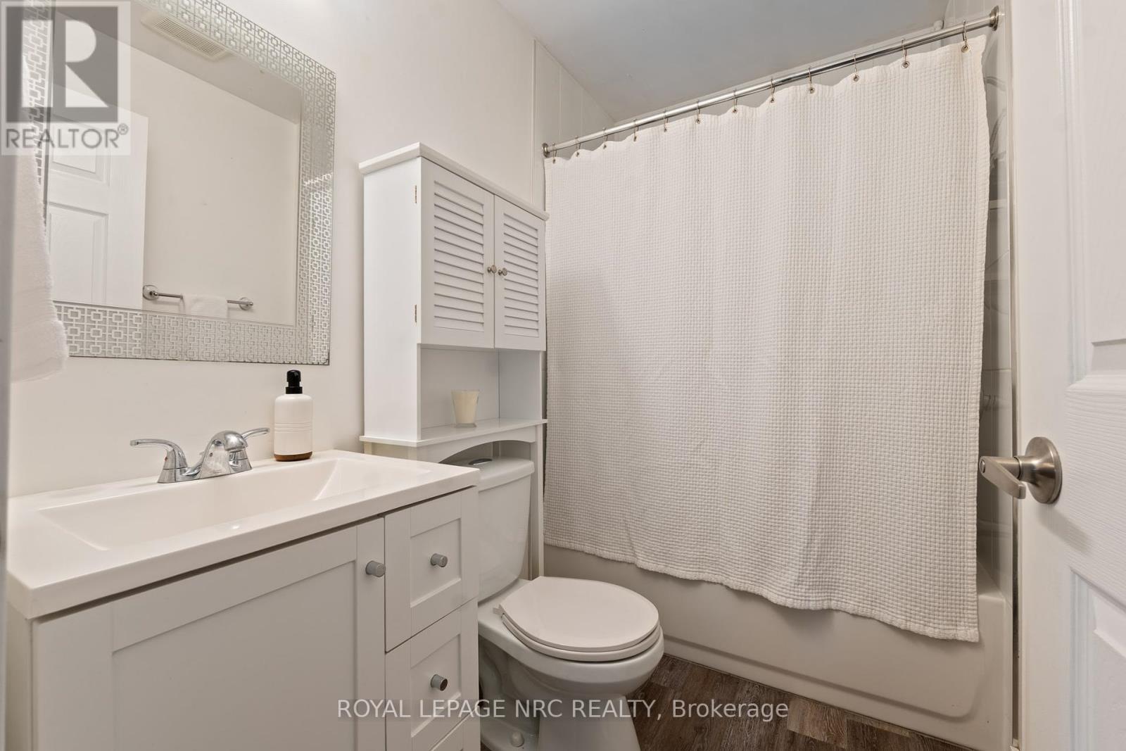












7 LANCASTER AVENUE

,
St. Catharines (E. Chester),




Ontario
L2R2R5

