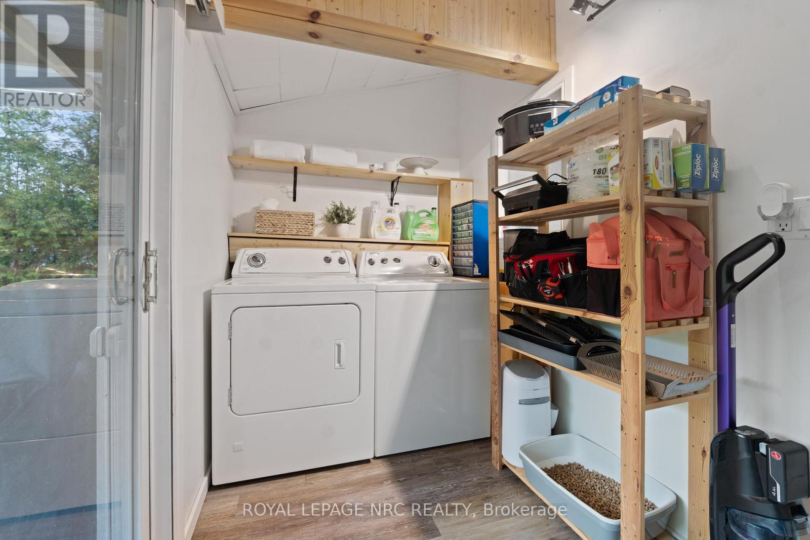 












7 LANCASTER AVENUE

,
St. Catharines (E. Chester),




Ontario
L2R2R5

