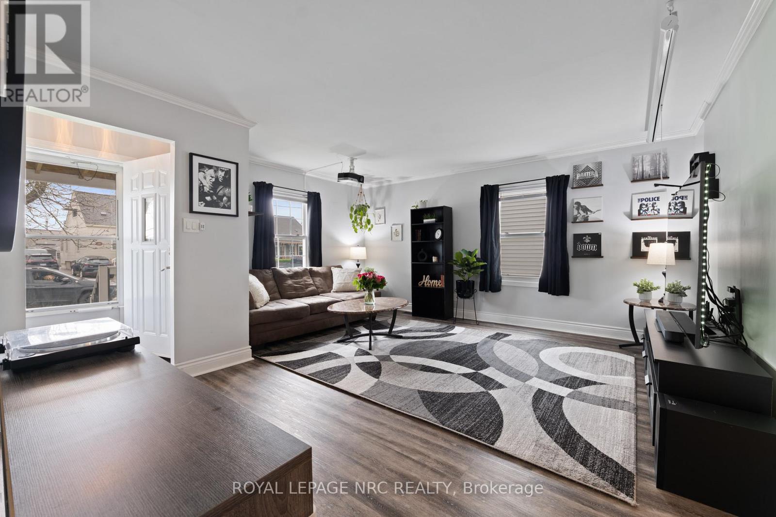 












7 LANCASTER AVENUE

,
St. Catharines (E. Chester),




Ontario
L2R2R5

