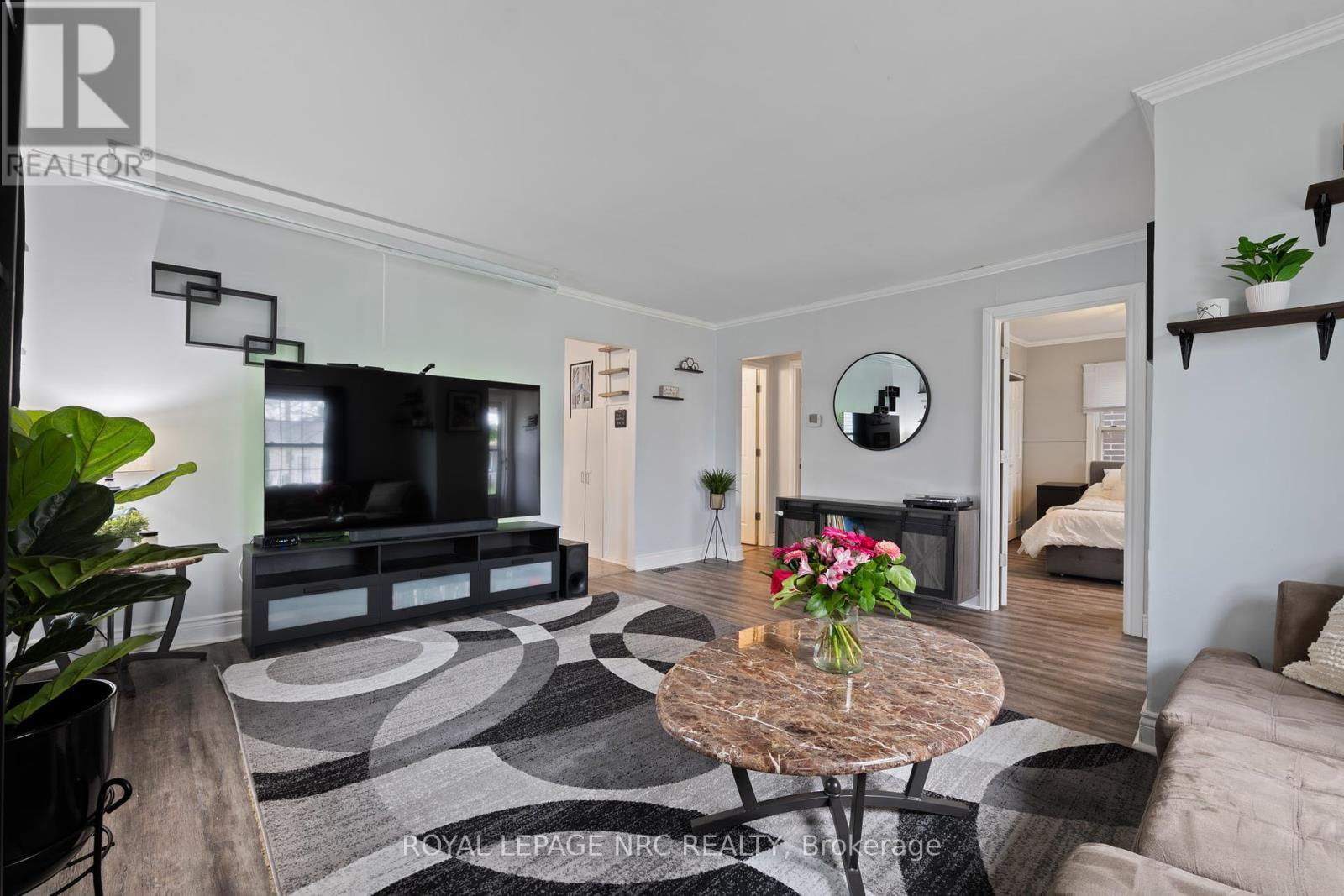 












7 LANCASTER AVENUE

,
St. Catharines (E. Chester),




Ontario
L2R2R5


