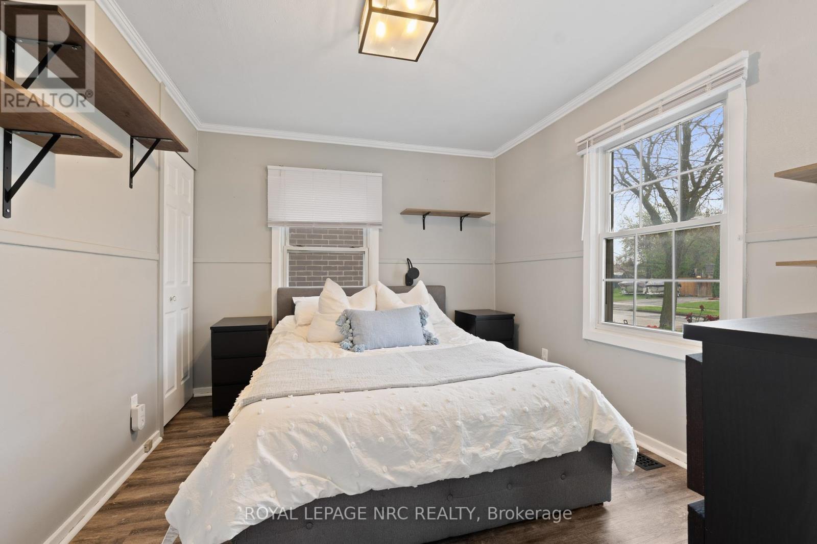 












7 LANCASTER AVENUE

,
St. Catharines (E. Chester),




Ontario
L2R2R5

