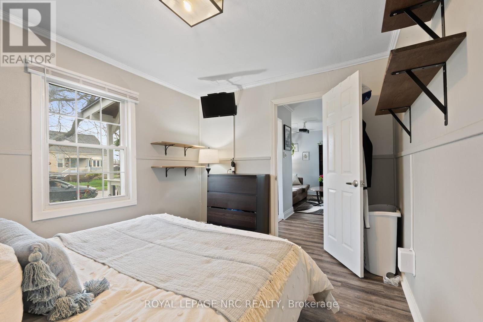 












7 LANCASTER AVENUE

,
St. Catharines (E. Chester),




Ontario
L2R2R5

