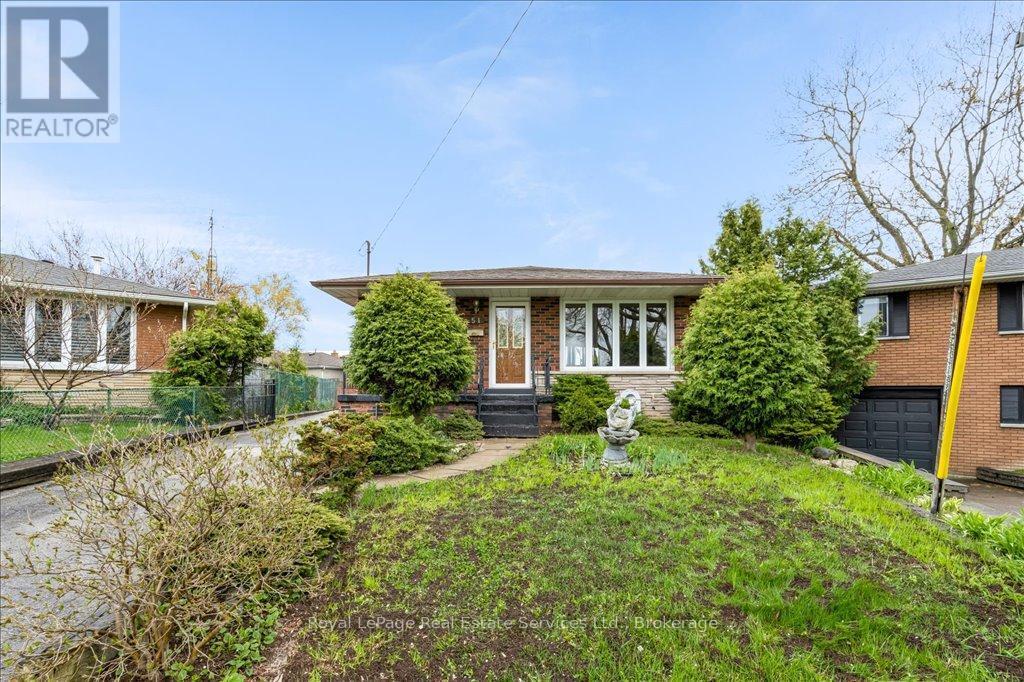 












51 ATHENS STREET

,
Hamilton (Yeoville),




Ontario
L9C3K8

