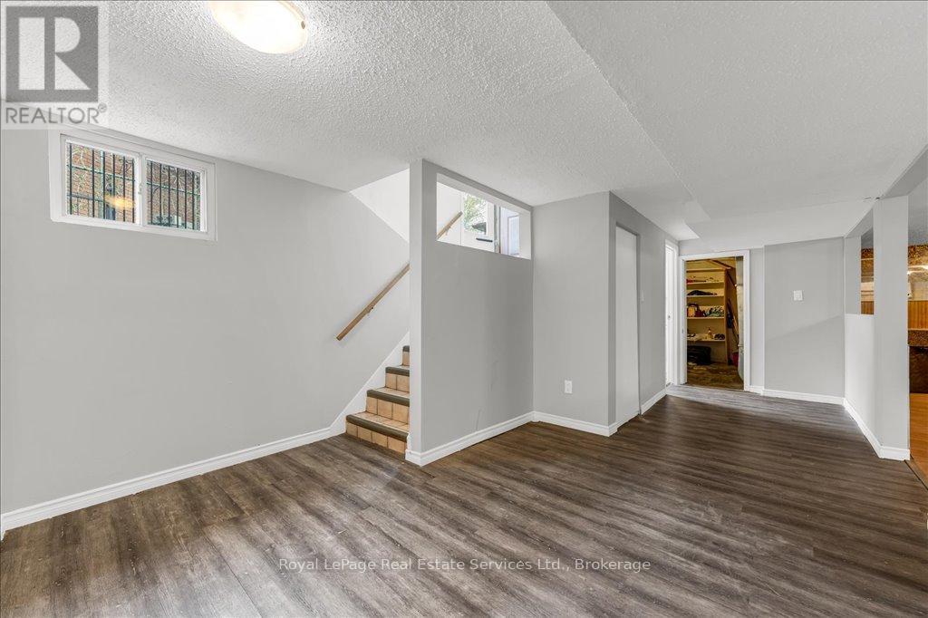 












51 ATHENS STREET

,
Hamilton (Yeoville),




Ontario
L9C3K8


