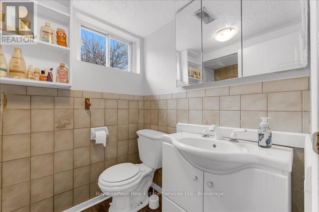 












51 ATHENS STREET

,
Hamilton (Yeoville),




Ontario
L9C3K8


