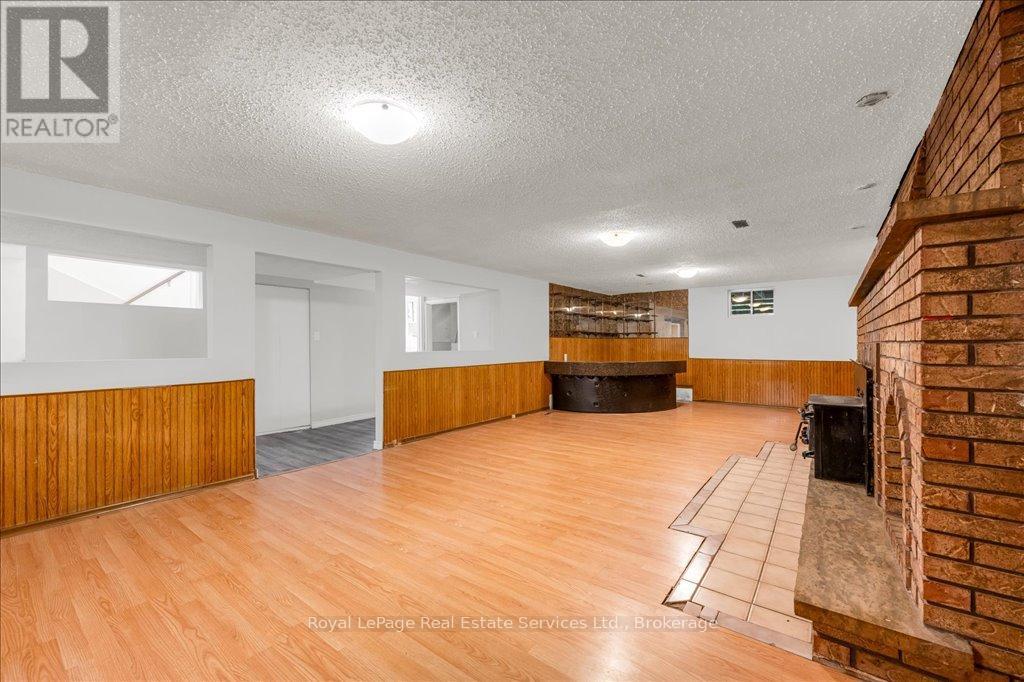 












51 ATHENS STREET

,
Hamilton (Yeoville),




Ontario
L9C3K8

