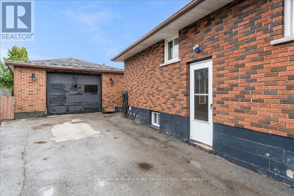 












51 ATHENS STREET

,
Hamilton (Yeoville),




Ontario
L9C3K8

