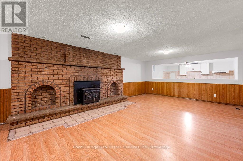 












51 ATHENS STREET

,
Hamilton (Yeoville),




Ontario
L9C3K8

