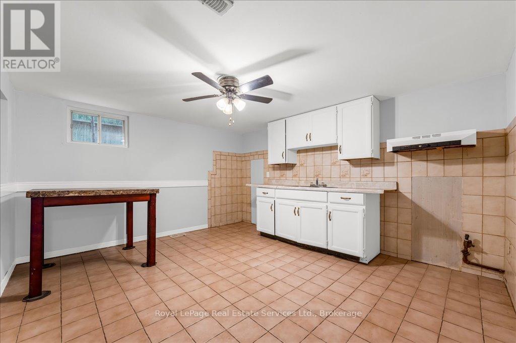 












51 ATHENS STREET

,
Hamilton (Yeoville),




Ontario
L9C3K8

