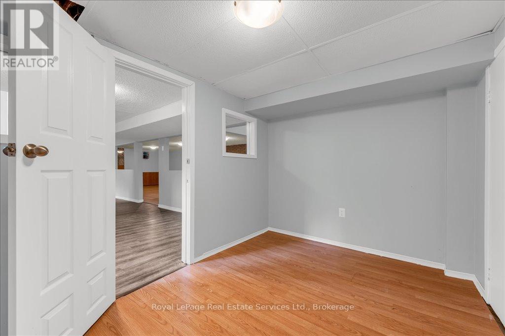 












51 ATHENS STREET

,
Hamilton (Yeoville),




Ontario
L9C3K8

