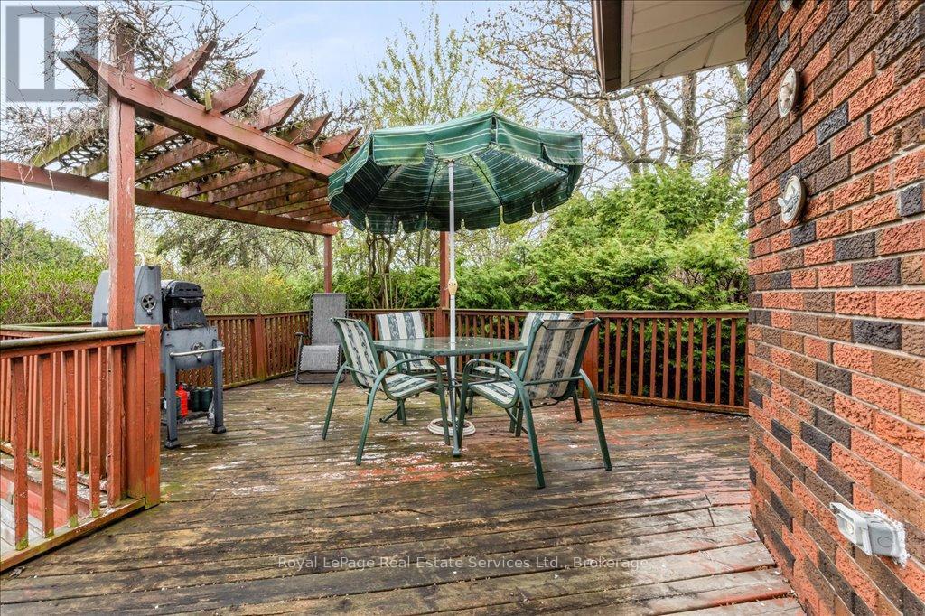












51 ATHENS STREET

,
Hamilton (Yeoville),




Ontario
L9C3K8

