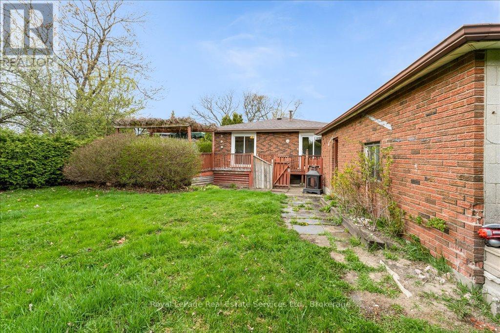 












51 ATHENS STREET

,
Hamilton (Yeoville),




Ontario
L9C3K8

