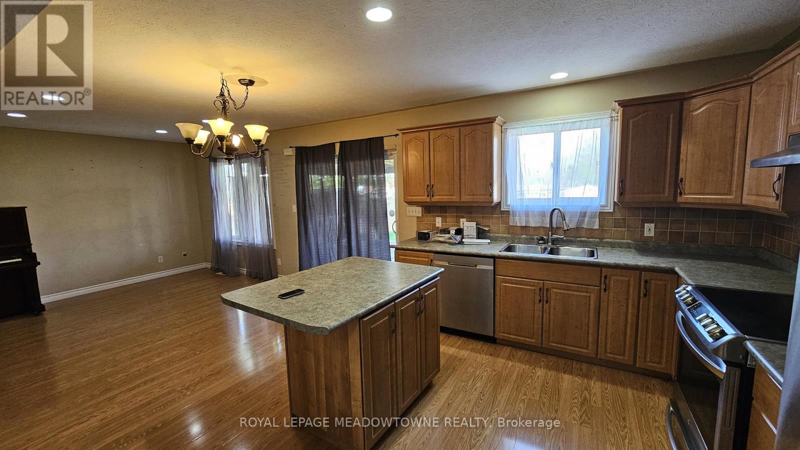 












135 TAYLOR TRAIL

,
Chatham-Kent,




Ontario
N7L5N6

