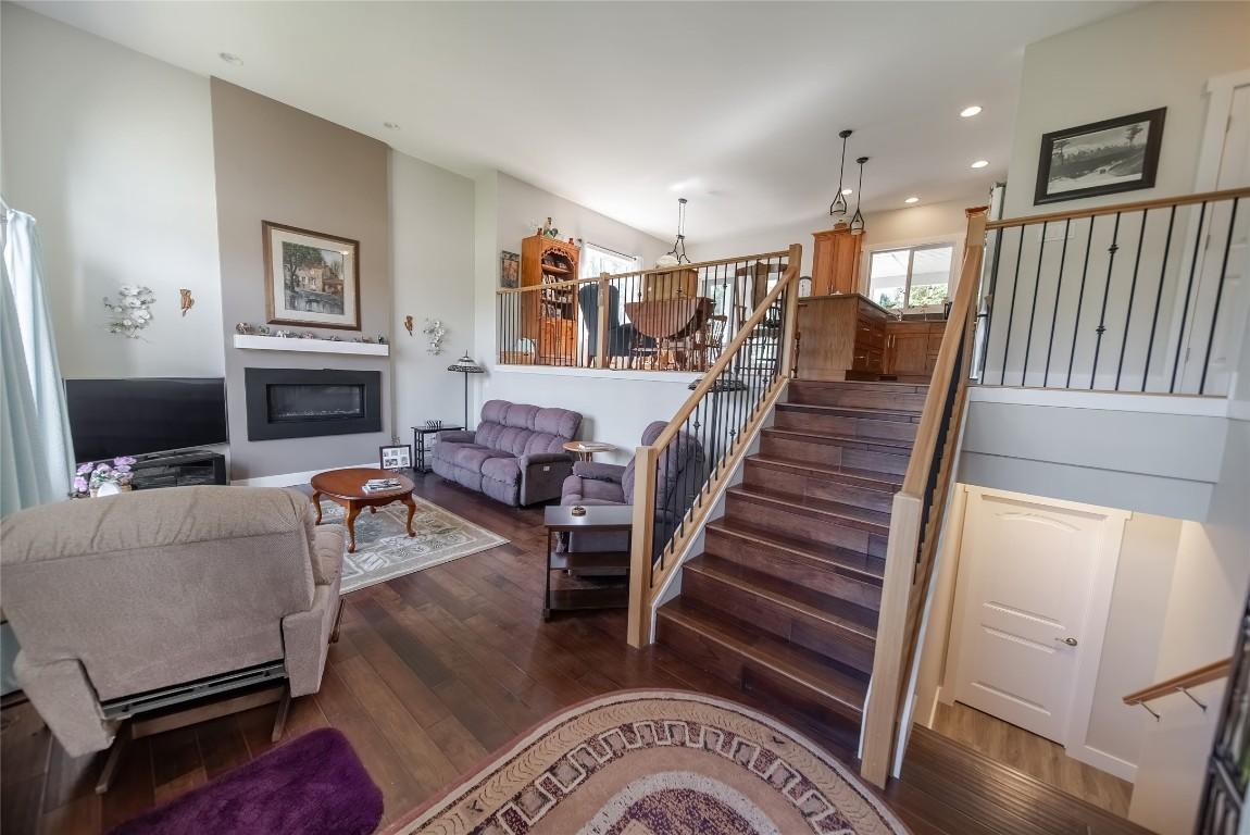 









7956


Foothills

Drive,
Mayook,




BC
V1C 7B2

