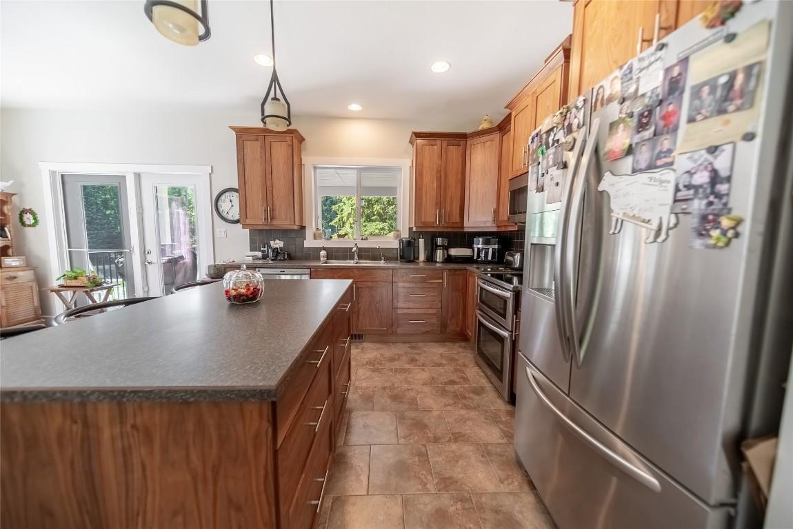 









7956


Foothills

Drive,
Mayook,




BC
V1C 7B2

