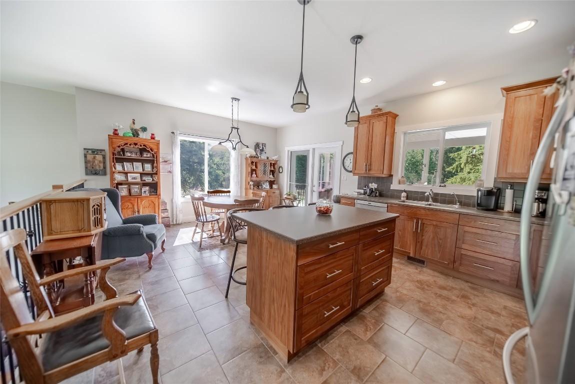 









7956


Foothills

Drive,
Mayook,




BC
V1C 7B2

